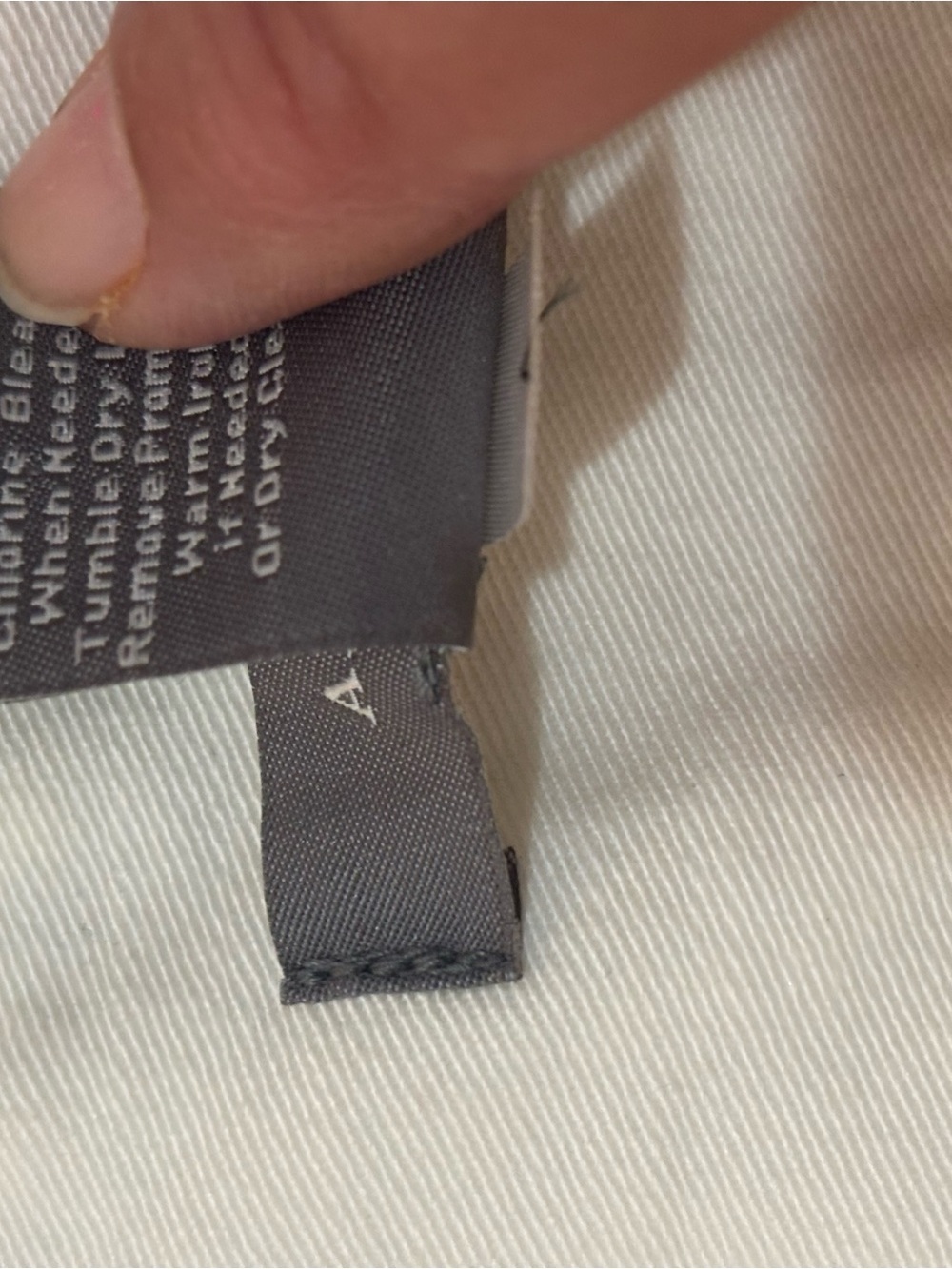 Women's off-white capri pants - Picture 4 of 4